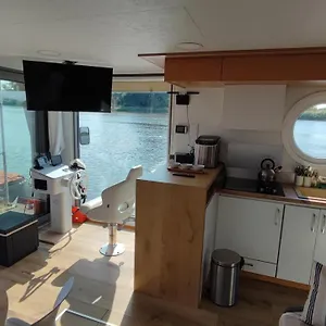 Houseboat Water Man Apartament Pływający Dom Na Wodzie łódź Apartament